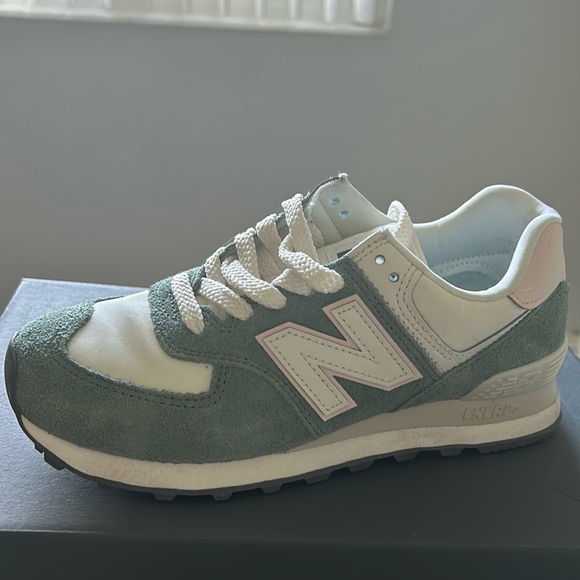 New Balance Shoes - Women’s New Balance 574